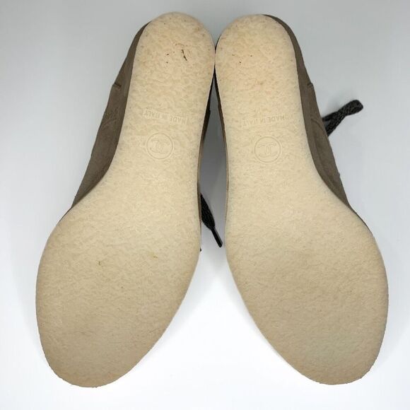 Chanel Chain-Embellished CC Ankle Boot EU 37.5 US 6.5-7 Tan Suede Wedge Bootie - Picture 8 of 10